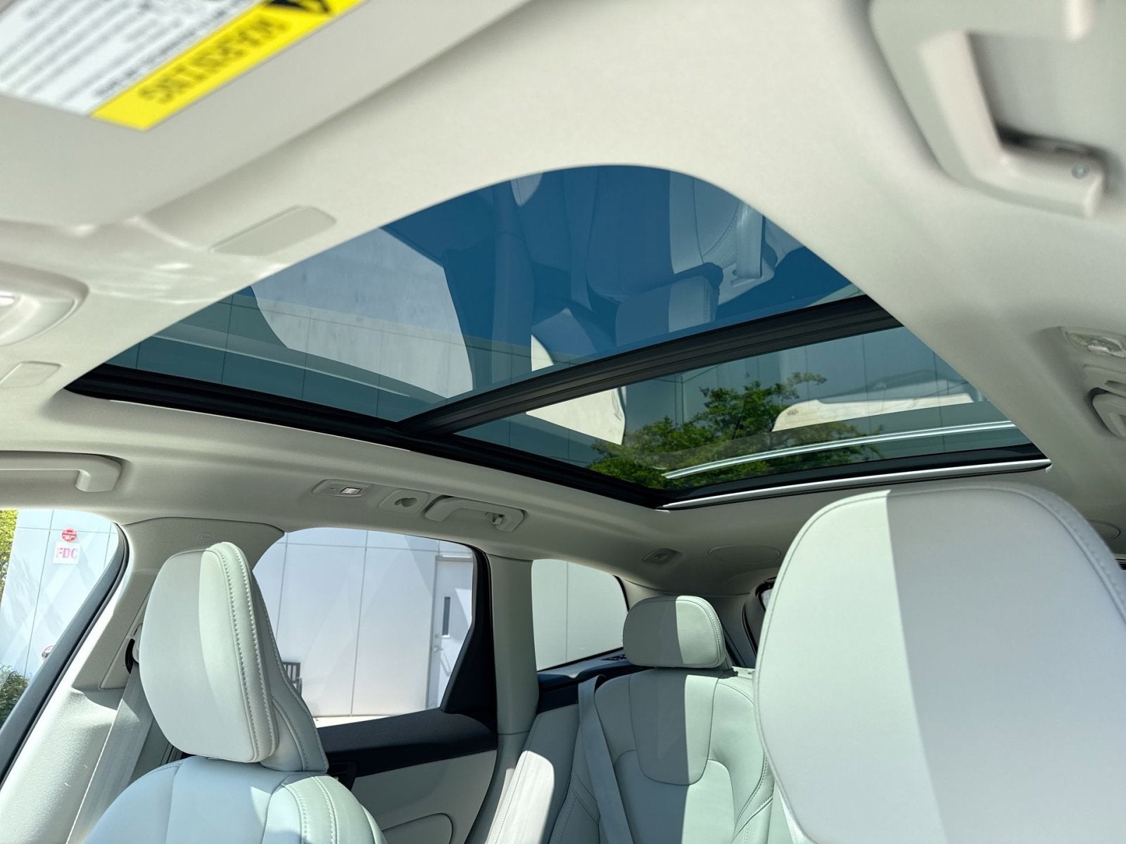 2023 Volvo XC60 B5 Ultimate Bright Theme