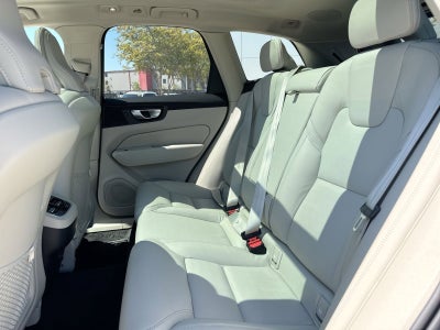 2023 Volvo XC60 B5 Ultimate Bright Theme