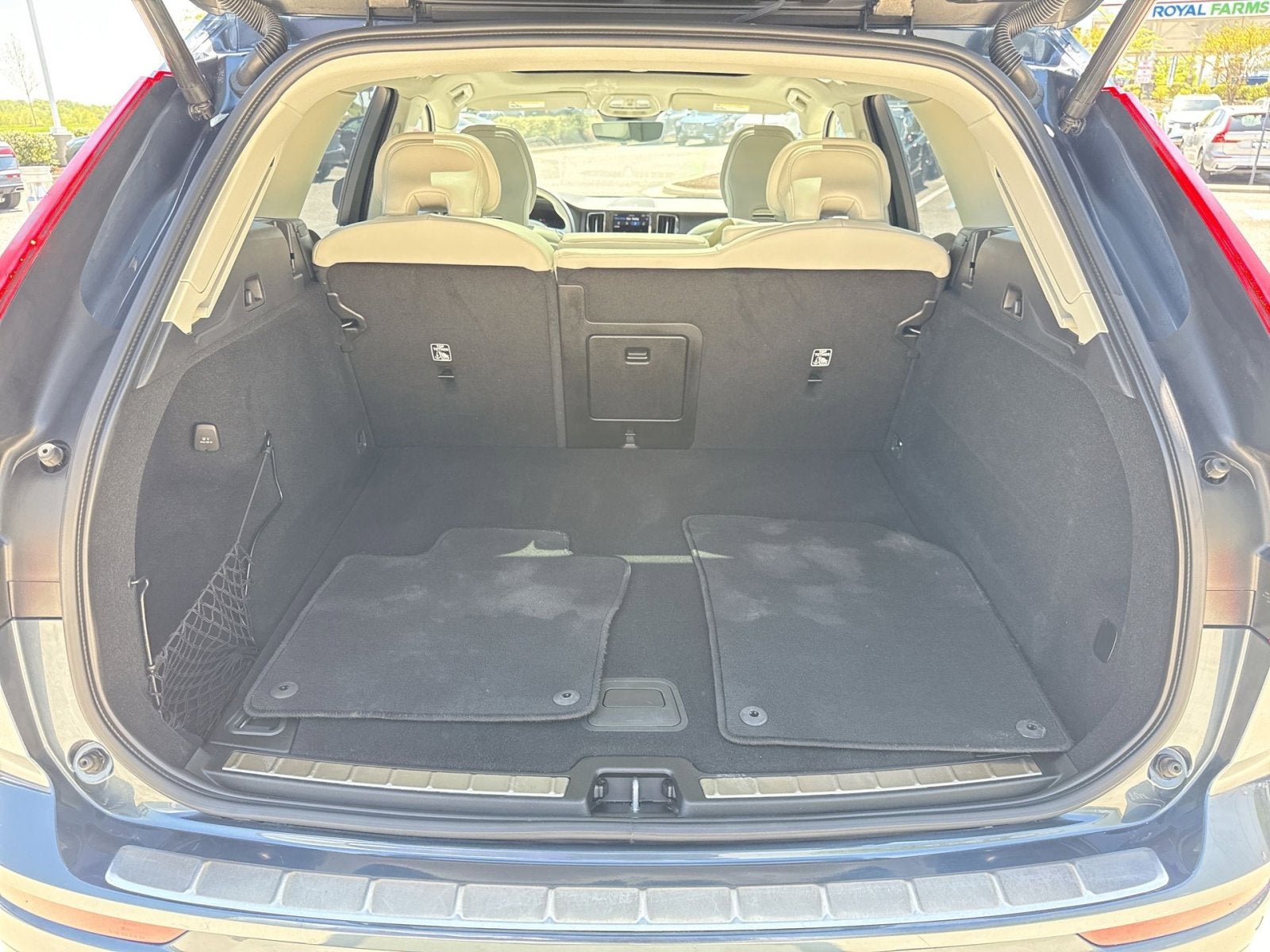 2023 Volvo XC60 B5 Ultimate Bright Theme