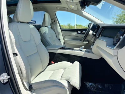 2023 Volvo XC60 B5 Ultimate Bright Theme