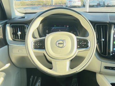 2023 Volvo XC60 B5 Ultimate Bright Theme