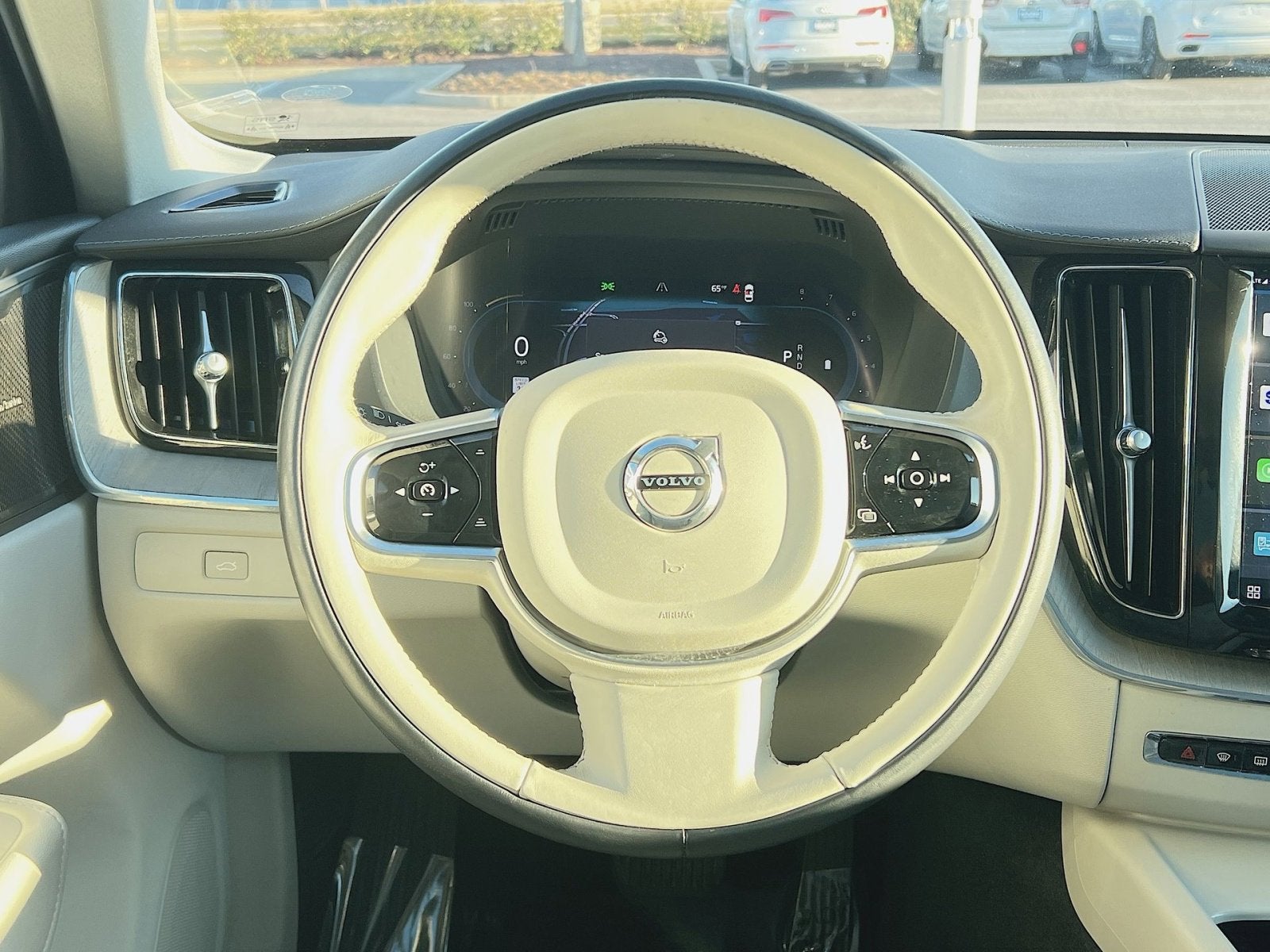 2023 Volvo XC60 B5 Ultimate Bright Theme