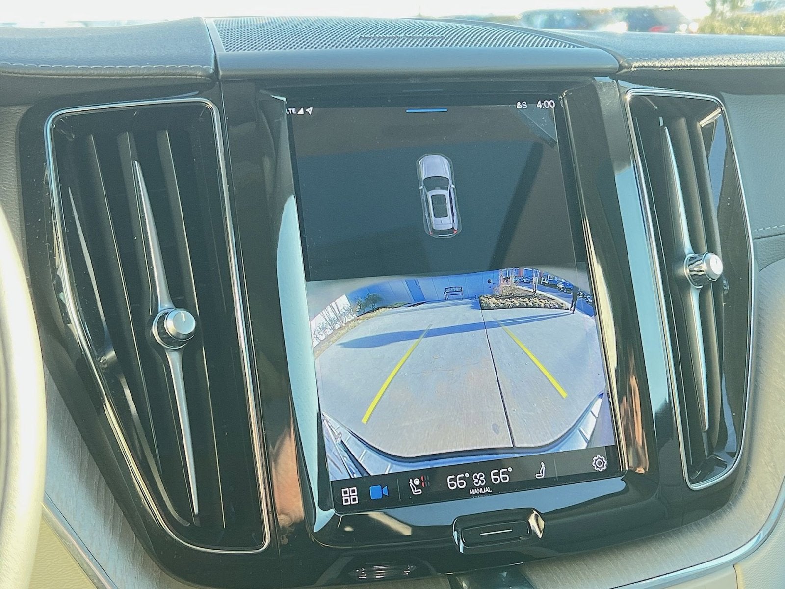 2023 Volvo XC60 B5 Ultimate Bright Theme