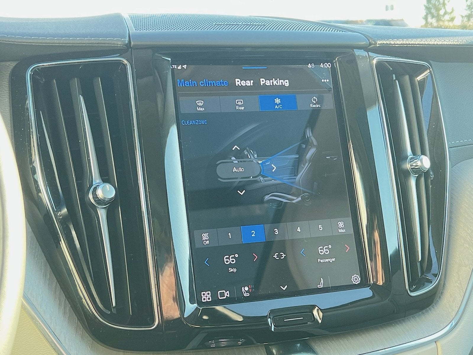 2023 Volvo XC60 B5 Ultimate Bright Theme