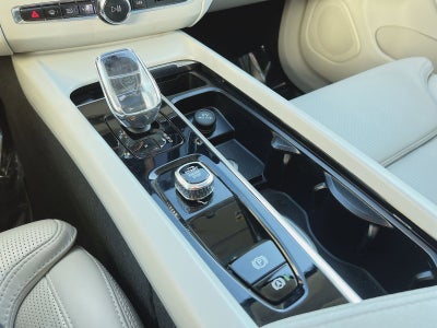 2023 Volvo XC60 B5 Ultimate Bright Theme