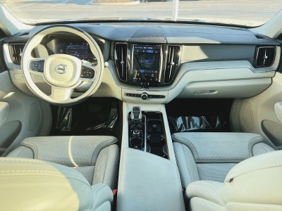 2023 Volvo XC60 B5 Ultimate Bright Theme