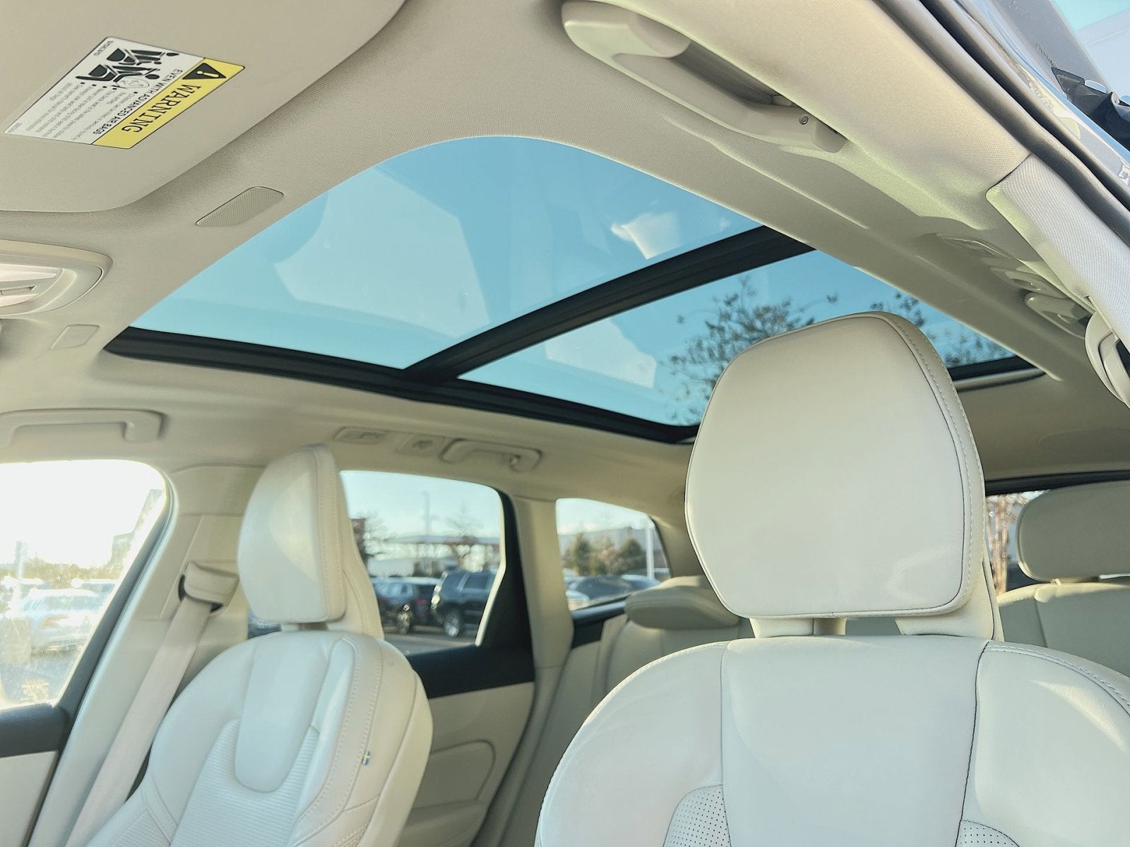 2023 Volvo XC60 B5 Ultimate Bright Theme