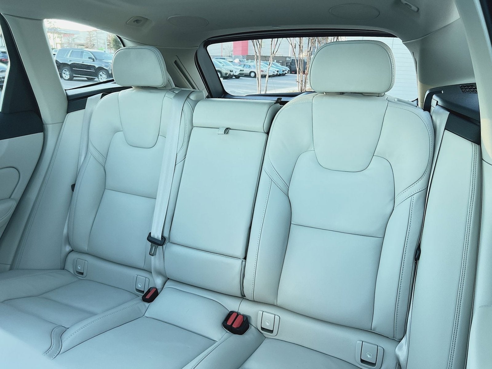 2023 Volvo XC60 B5 Ultimate Bright Theme