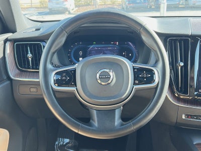 2023 Volvo XC60 B5 Ultimate Bright Theme