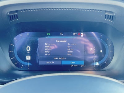 2023 Volvo XC60 B5 Ultimate Bright Theme