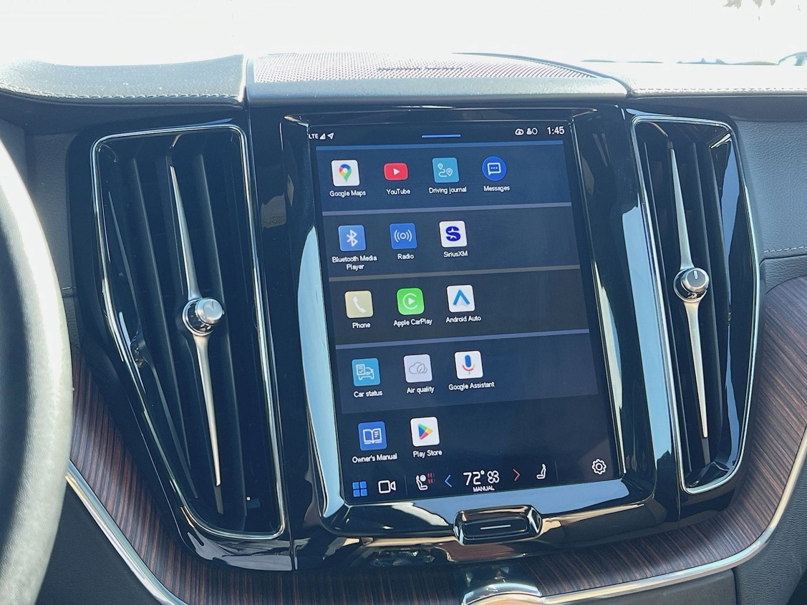 2023 Volvo XC60 B5 Ultimate Bright Theme