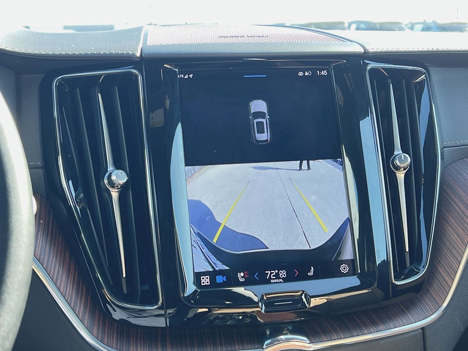 2023 Volvo XC60 B5 Ultimate Bright Theme