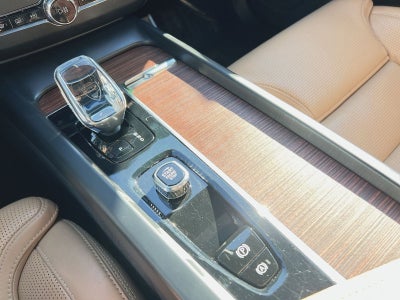 2023 Volvo XC60 B5 Ultimate Bright Theme