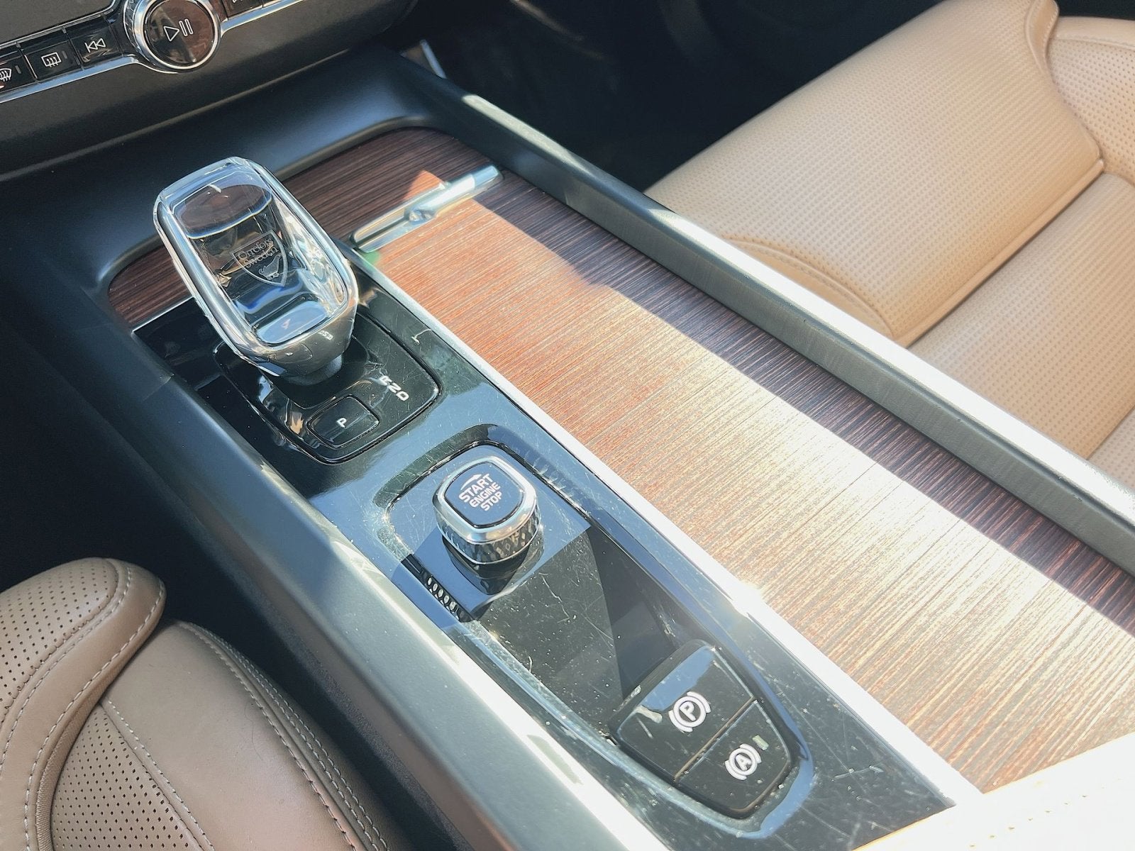 2023 Volvo XC60 B5 Ultimate Bright Theme