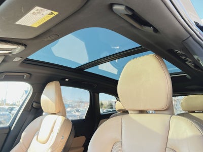 2023 Volvo XC60 B5 Ultimate Bright Theme