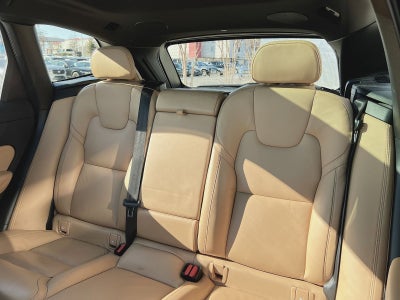 2023 Volvo XC60 B5 Ultimate Bright Theme