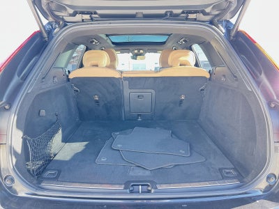2023 Volvo XC60 B5 Ultimate Bright Theme