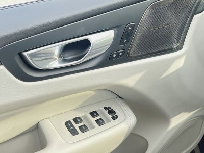 2023 Volvo XC60 B5 Ultimate Bright Theme