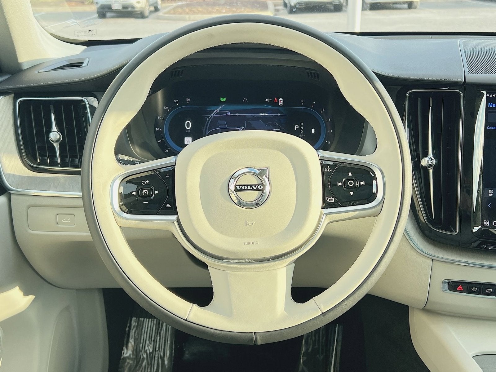 2023 Volvo XC60 B5 Ultimate Bright Theme