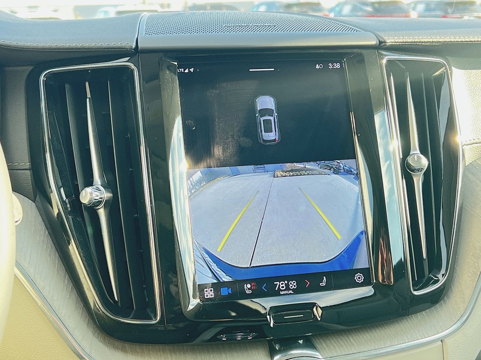 2023 Volvo XC60 B5 Ultimate Bright Theme