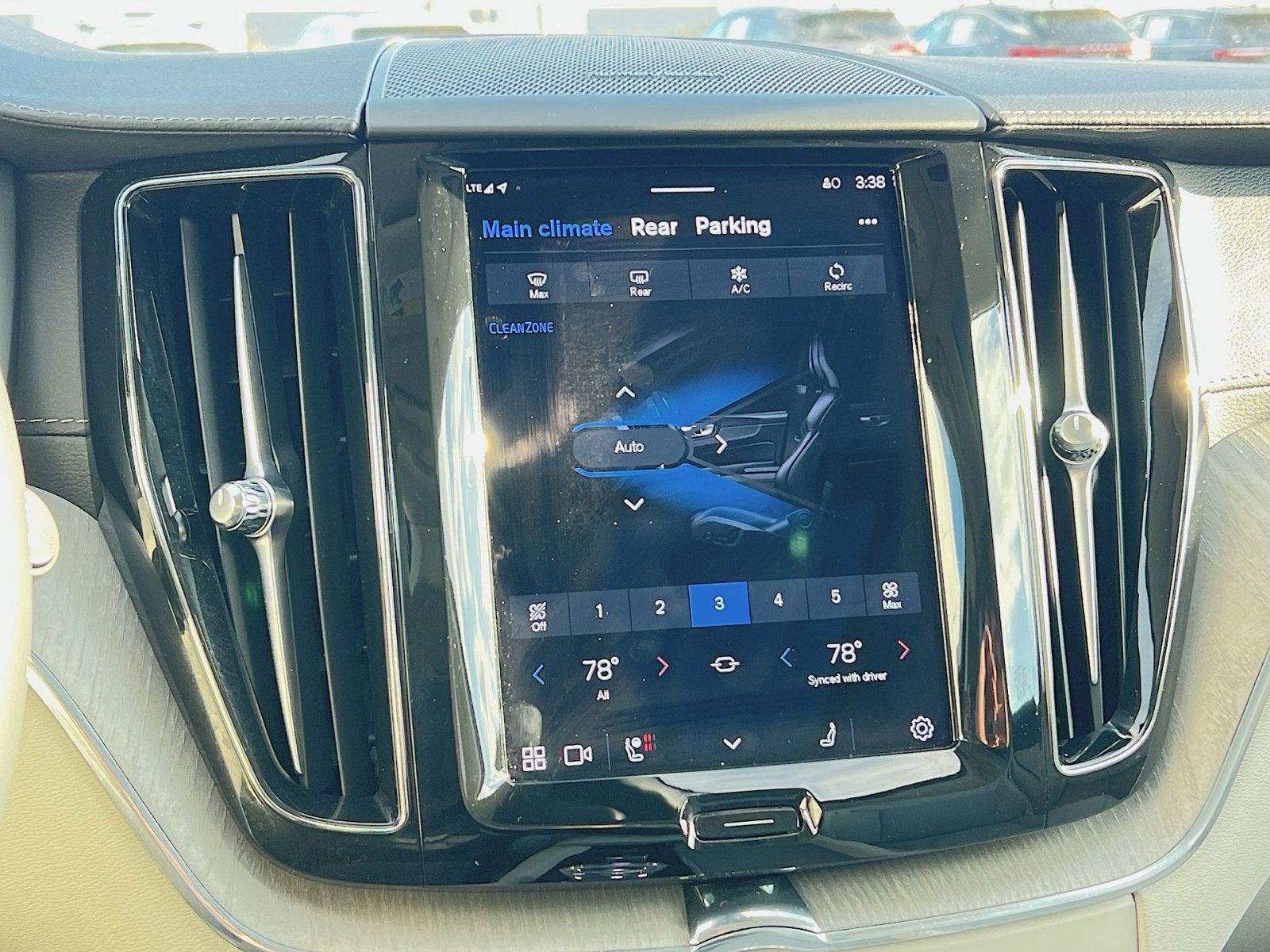 2023 Volvo XC60 B5 Ultimate Bright Theme