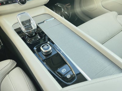 2023 Volvo XC60 B5 Ultimate Bright Theme