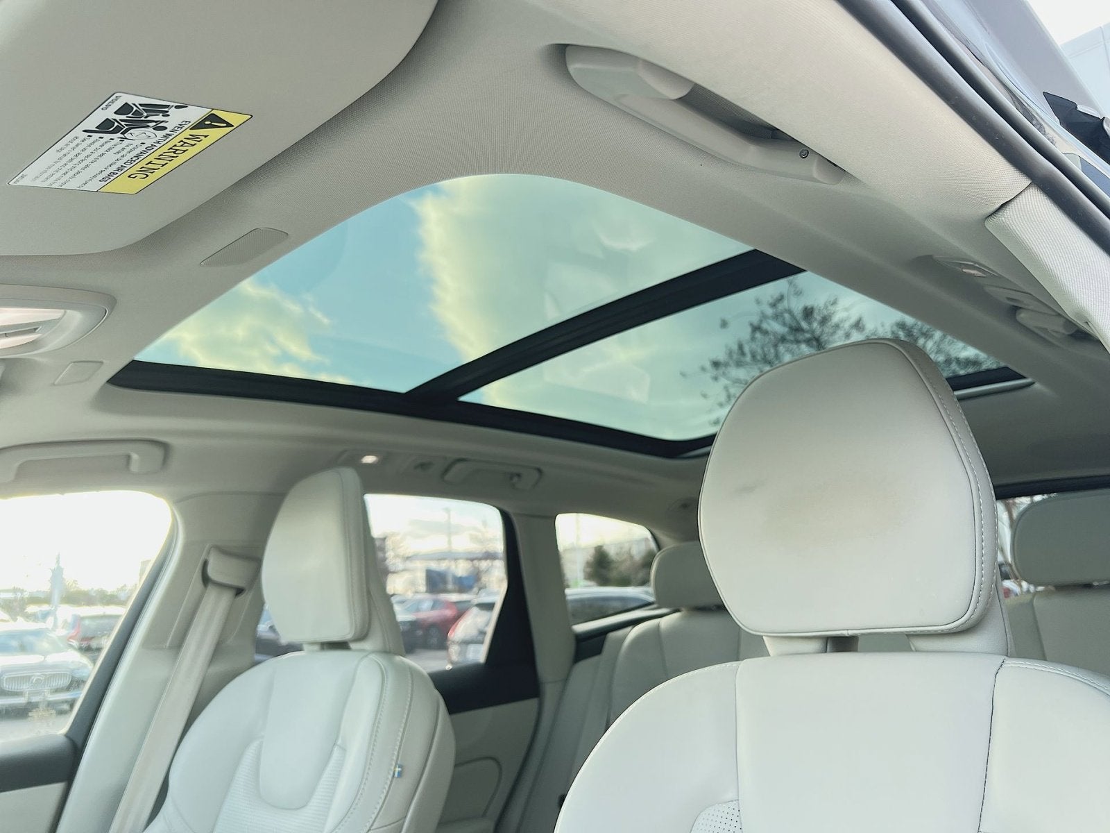 2023 Volvo XC60 B5 Ultimate Bright Theme