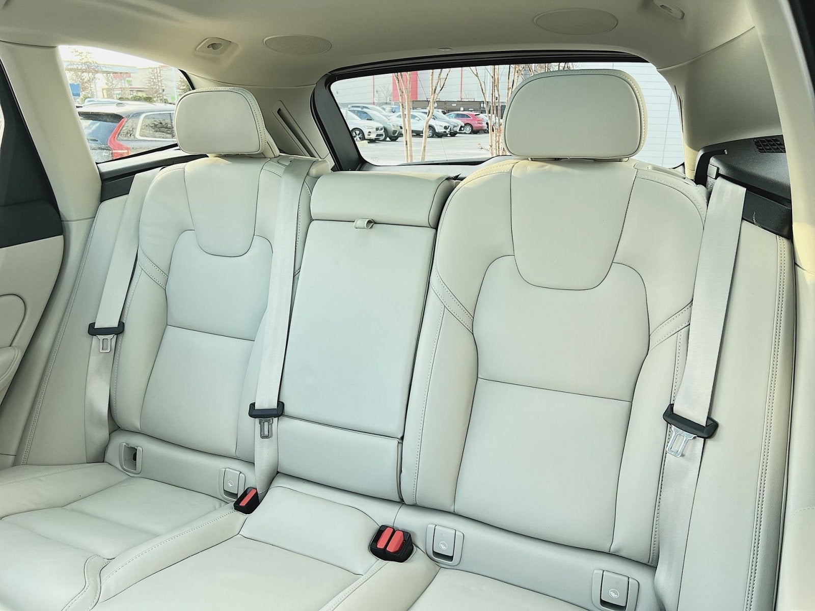 2023 Volvo XC60 B5 Ultimate Bright Theme