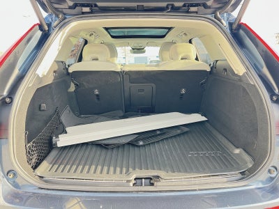 2023 Volvo XC60 B5 Ultimate Bright Theme