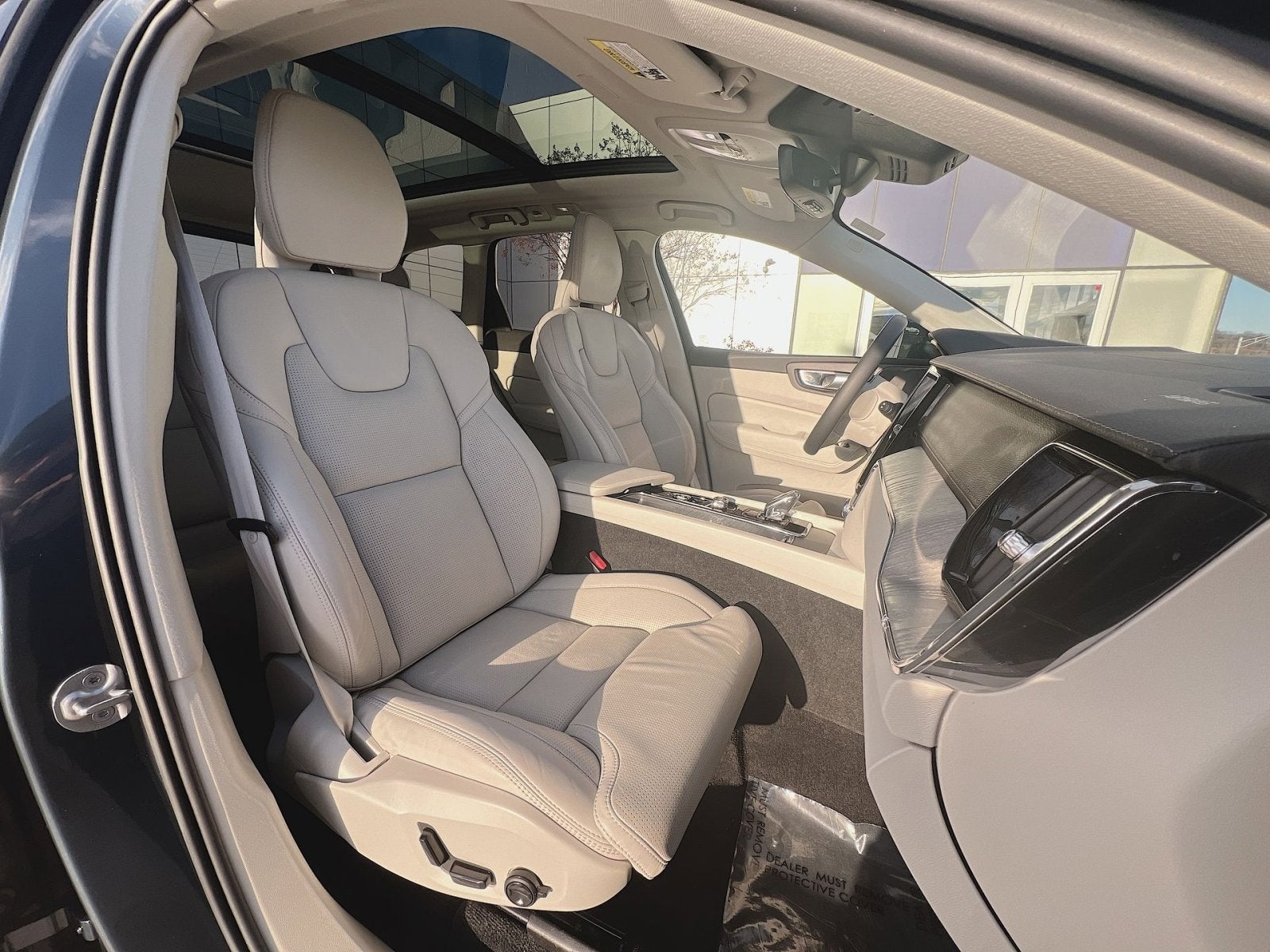 2023 Volvo XC60 B5 Ultimate Bright Theme