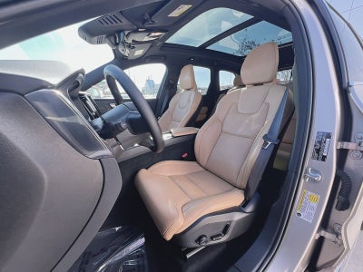 2023 Volvo XC60 B5 Ultimate Bright Theme