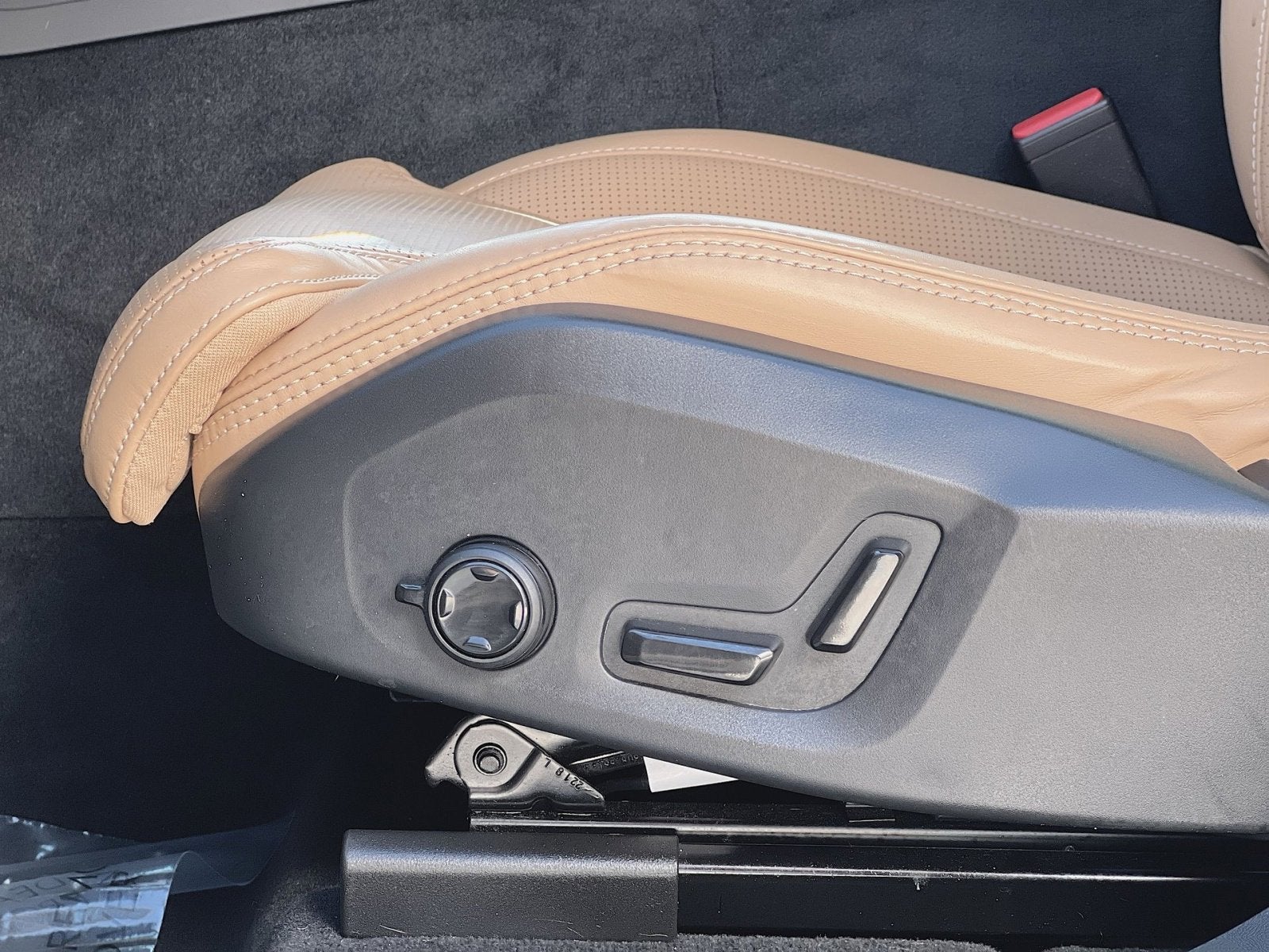2023 Volvo XC60 B5 Ultimate Bright Theme