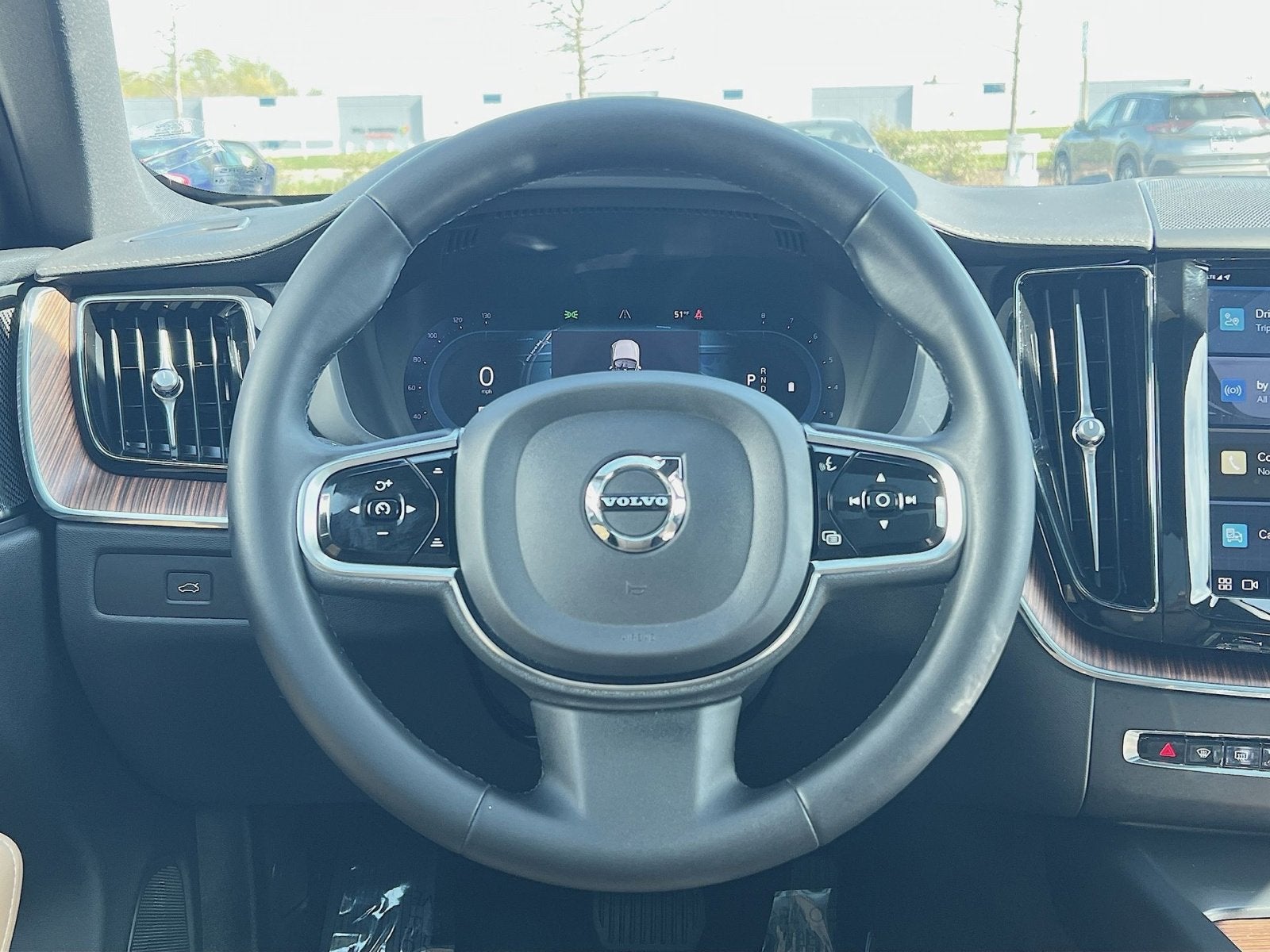 2023 Volvo XC60 B5 Ultimate Bright Theme