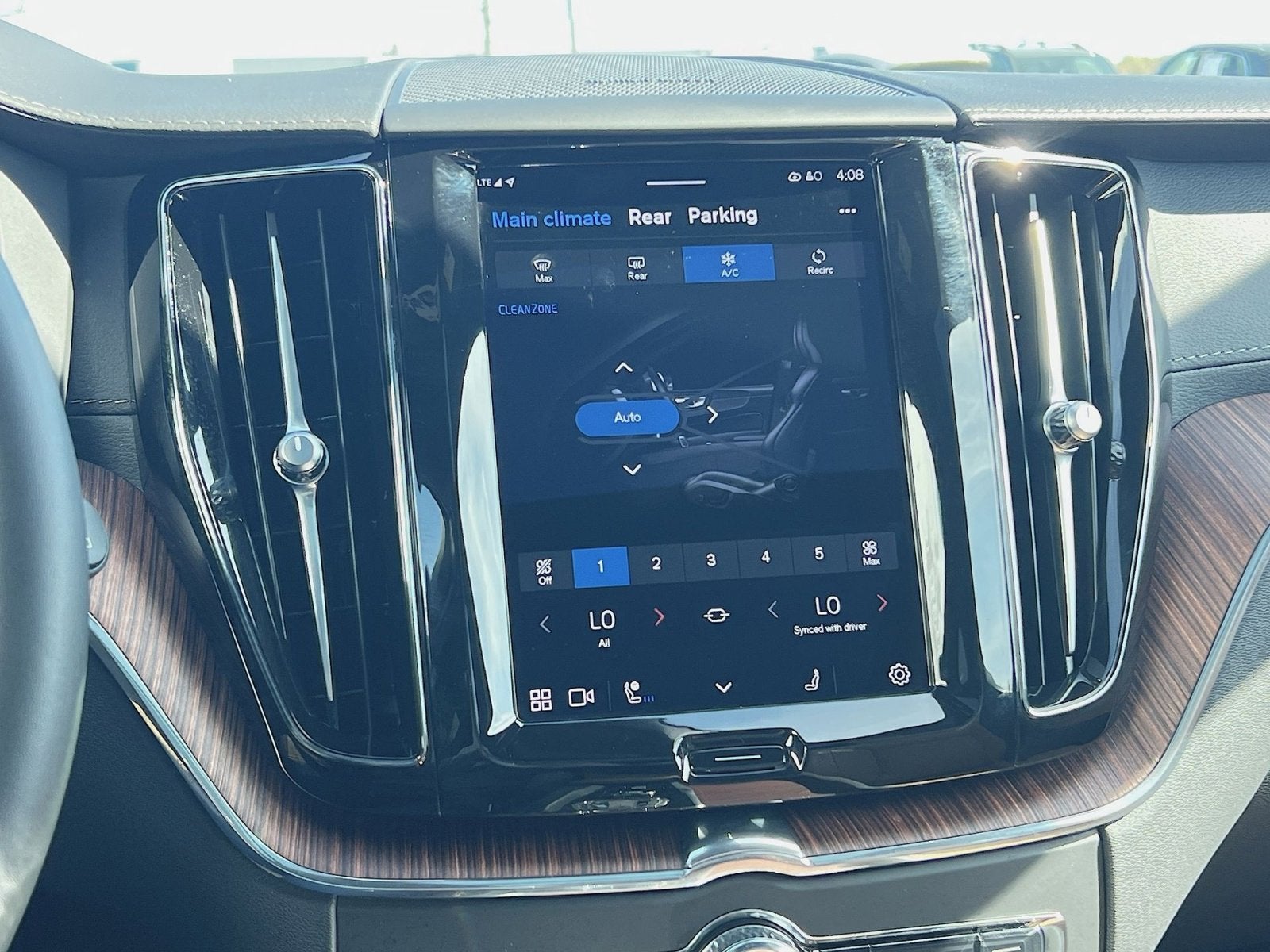 2023 Volvo XC60 B5 Ultimate Bright Theme
