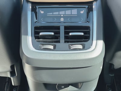 2023 Volvo XC60 B5 Ultimate Bright Theme