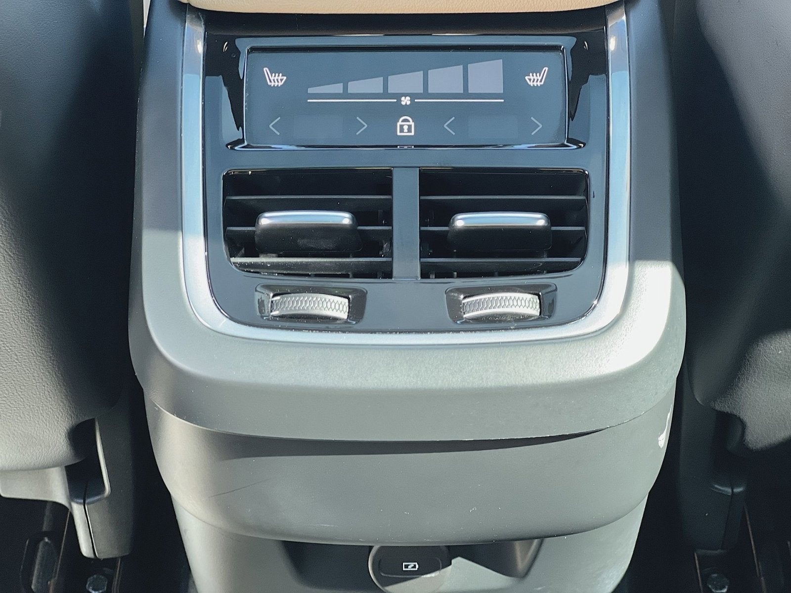 2023 Volvo XC60 B5 Ultimate Bright Theme