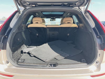 2023 Volvo XC60 B5 Ultimate Bright Theme