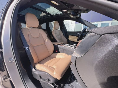 2023 Volvo XC60 B5 Ultimate Bright Theme