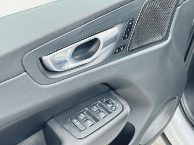 2023 Volvo XC60 B5 Ultimate Bright Theme