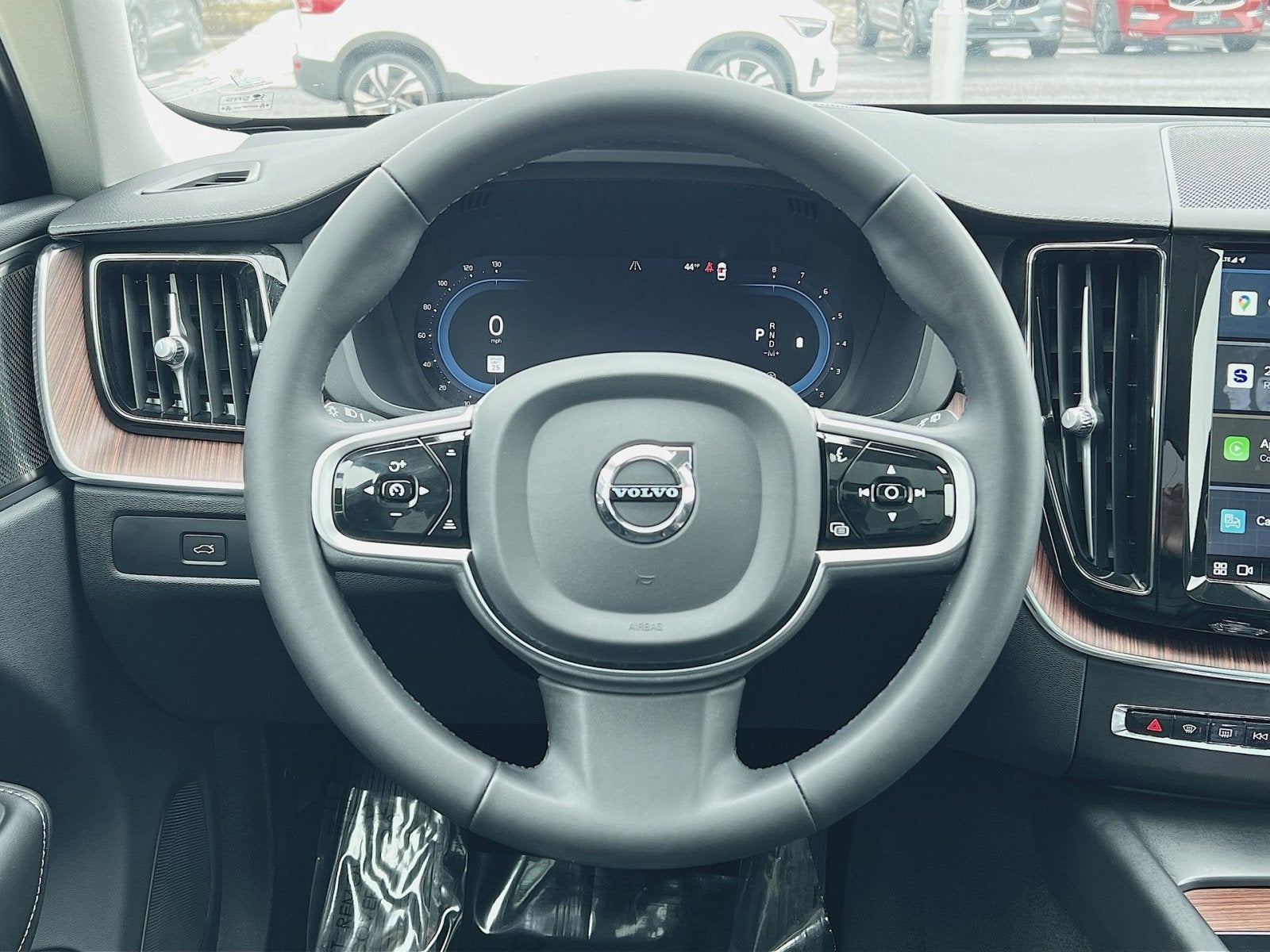 2023 Volvo XC60 B5 Ultimate Bright Theme