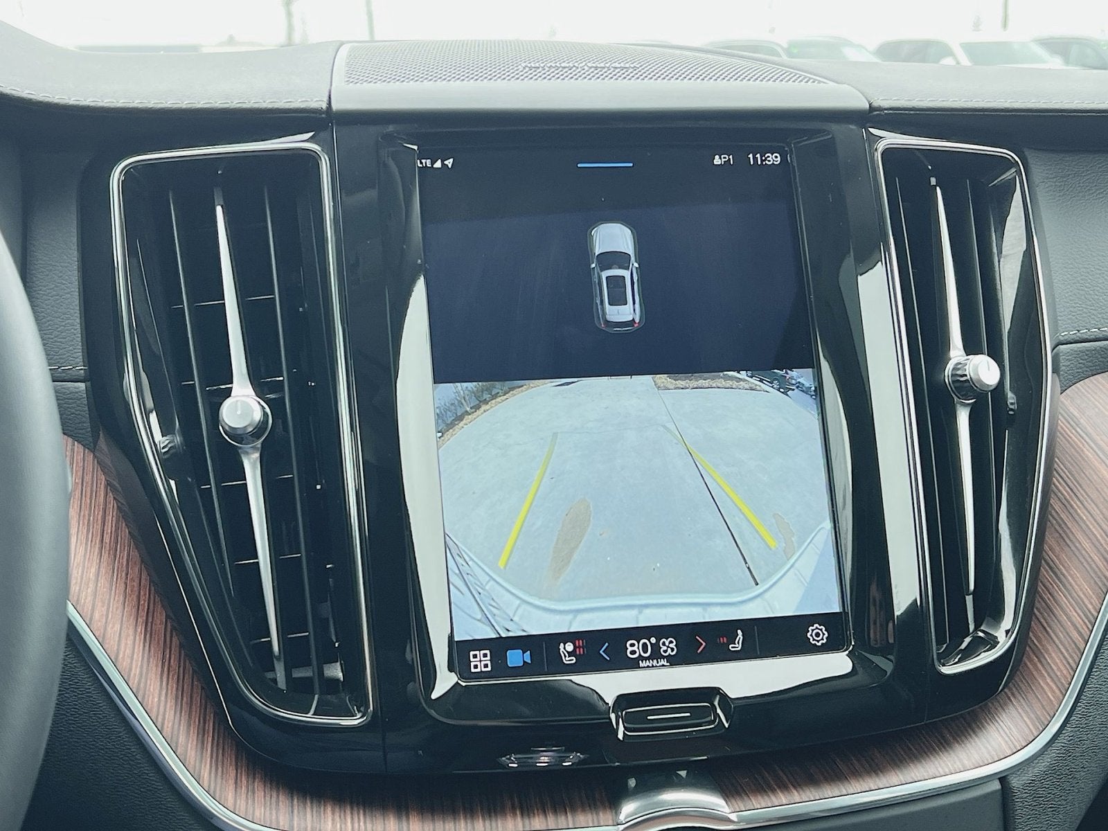 2023 Volvo XC60 B5 Ultimate Bright Theme