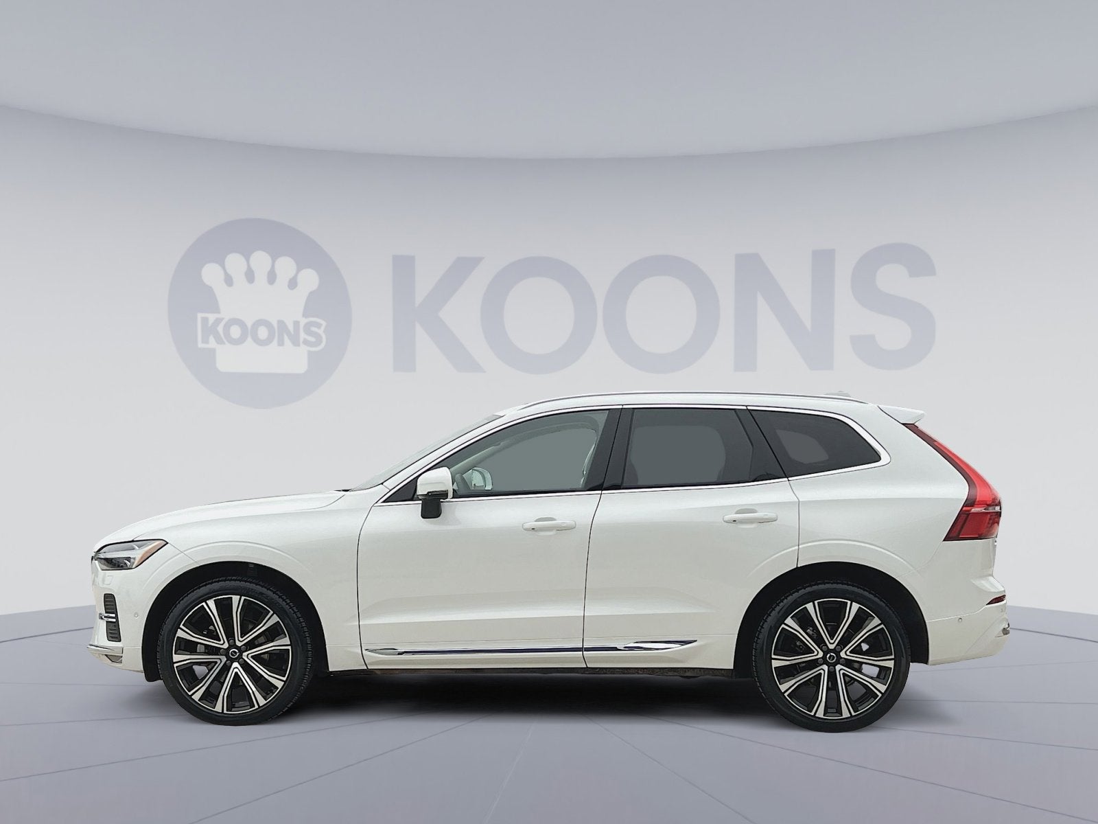 2023 Volvo XC60 B5 Ultimate Bright Theme