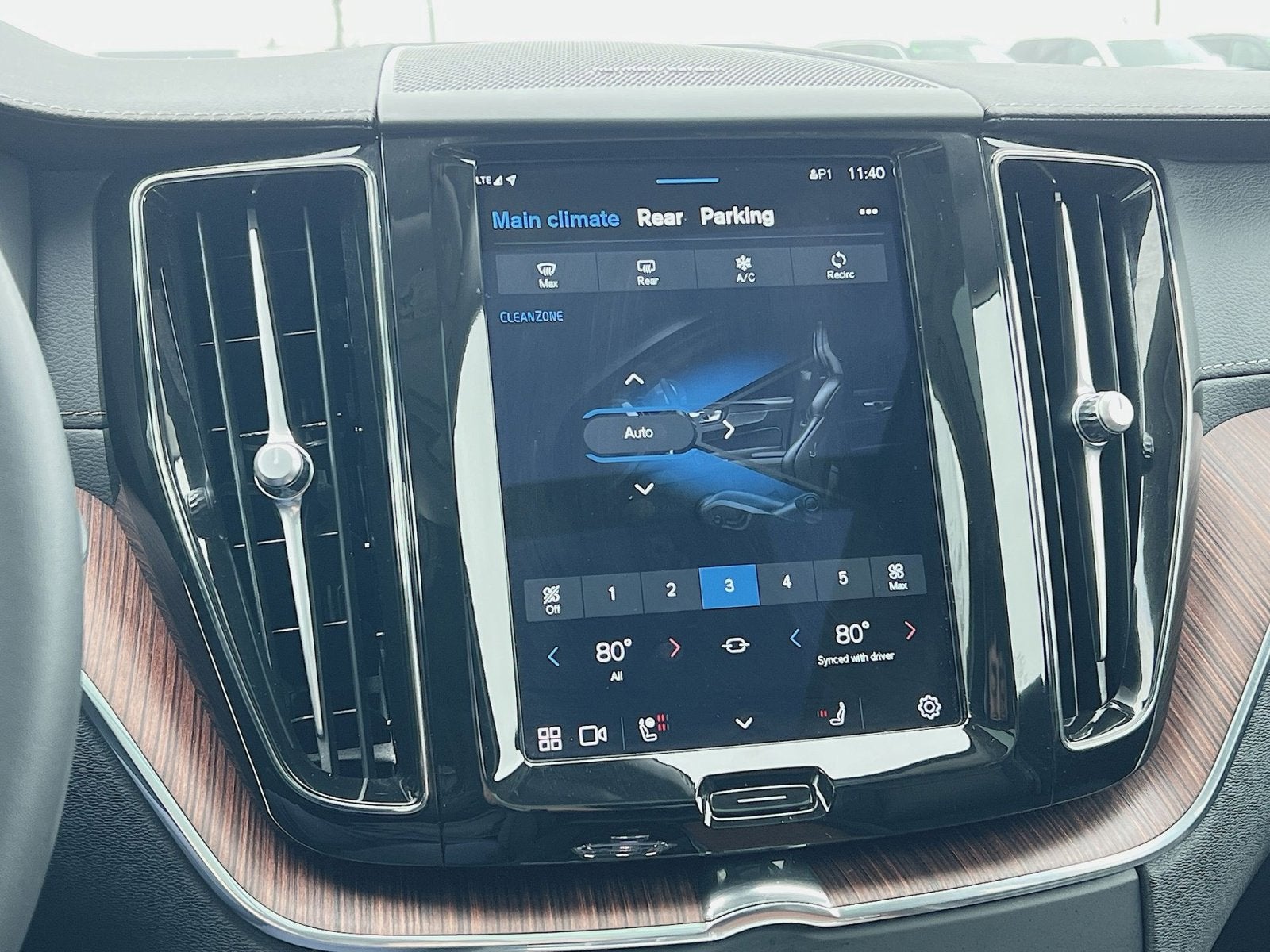 2023 Volvo XC60 B5 Ultimate Bright Theme