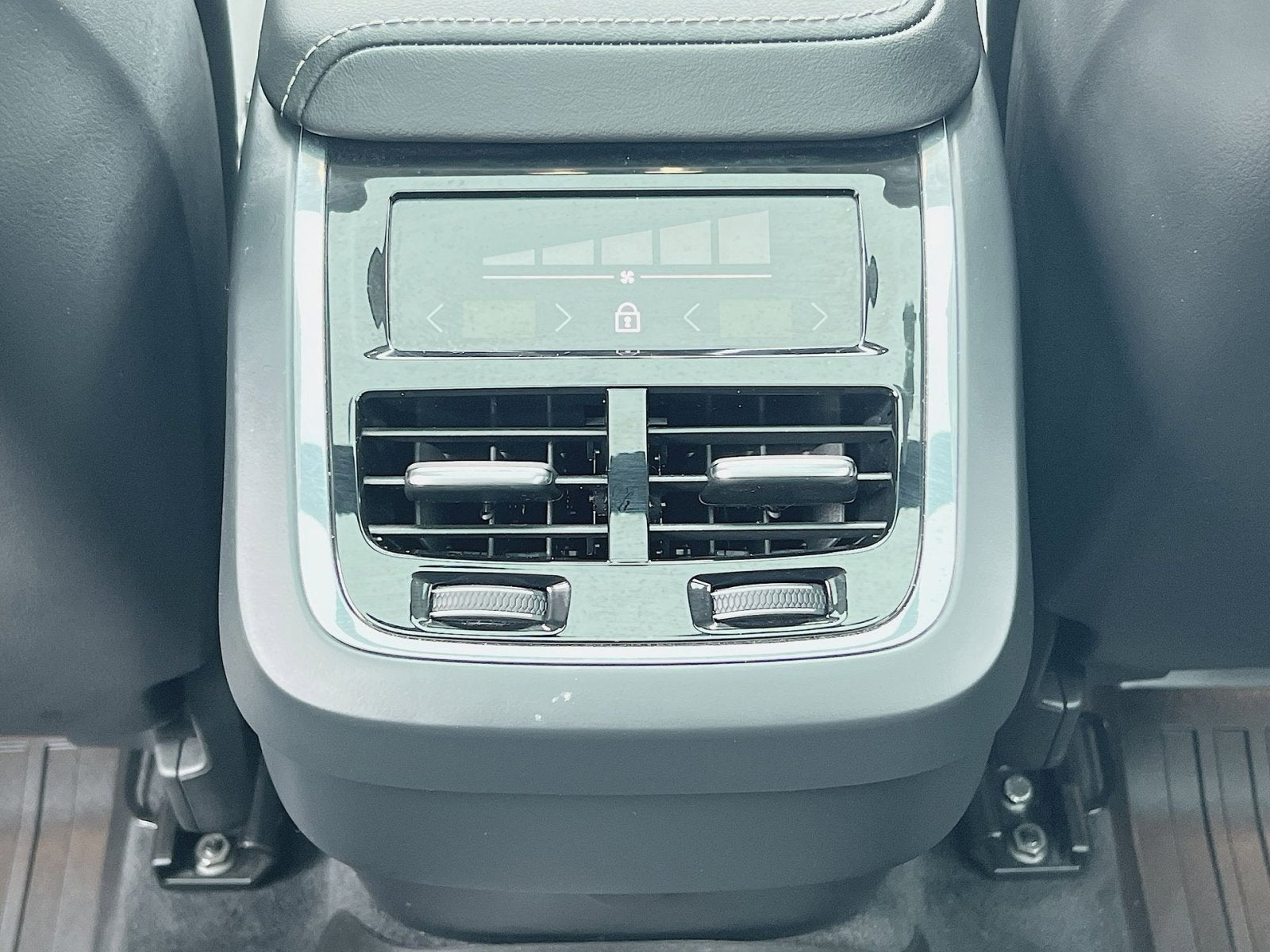 2023 Volvo XC60 B5 Ultimate Bright Theme