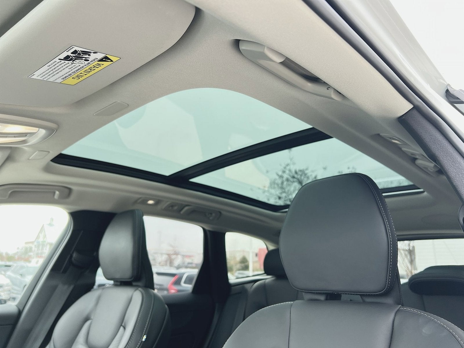 2023 Volvo XC60 B5 Ultimate Bright Theme