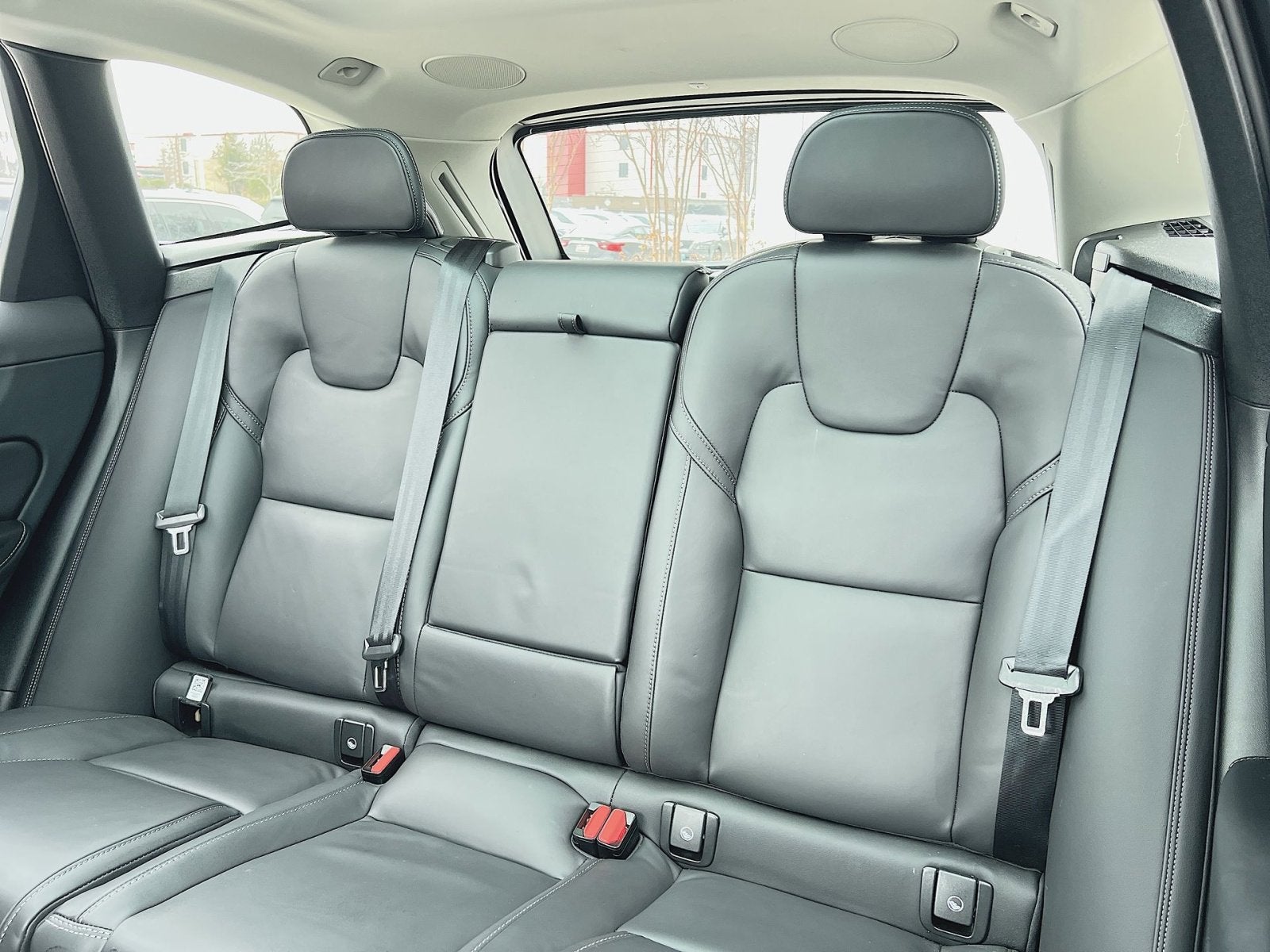 2023 Volvo XC60 B5 Ultimate Bright Theme