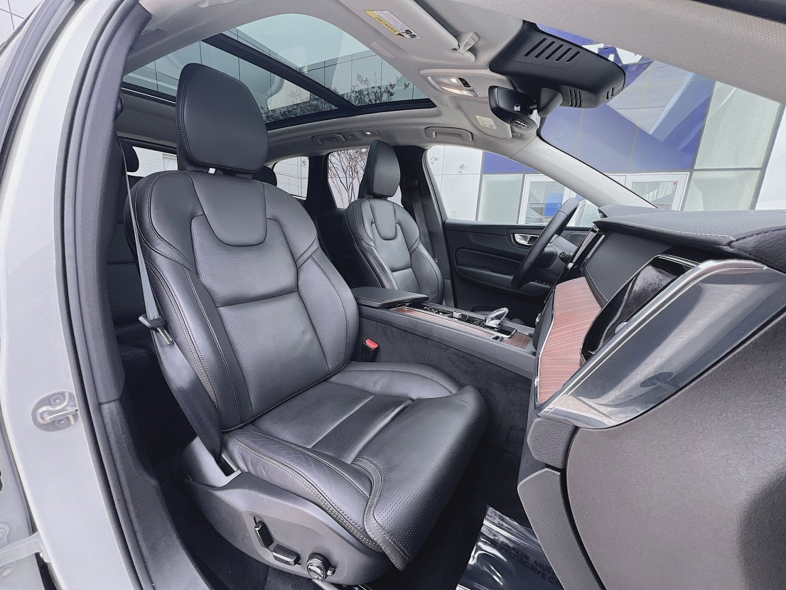 2023 Volvo XC60 B5 Ultimate Bright Theme