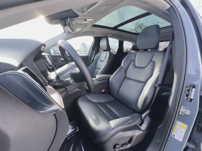 2022 Volvo XC60 B5 Momentum