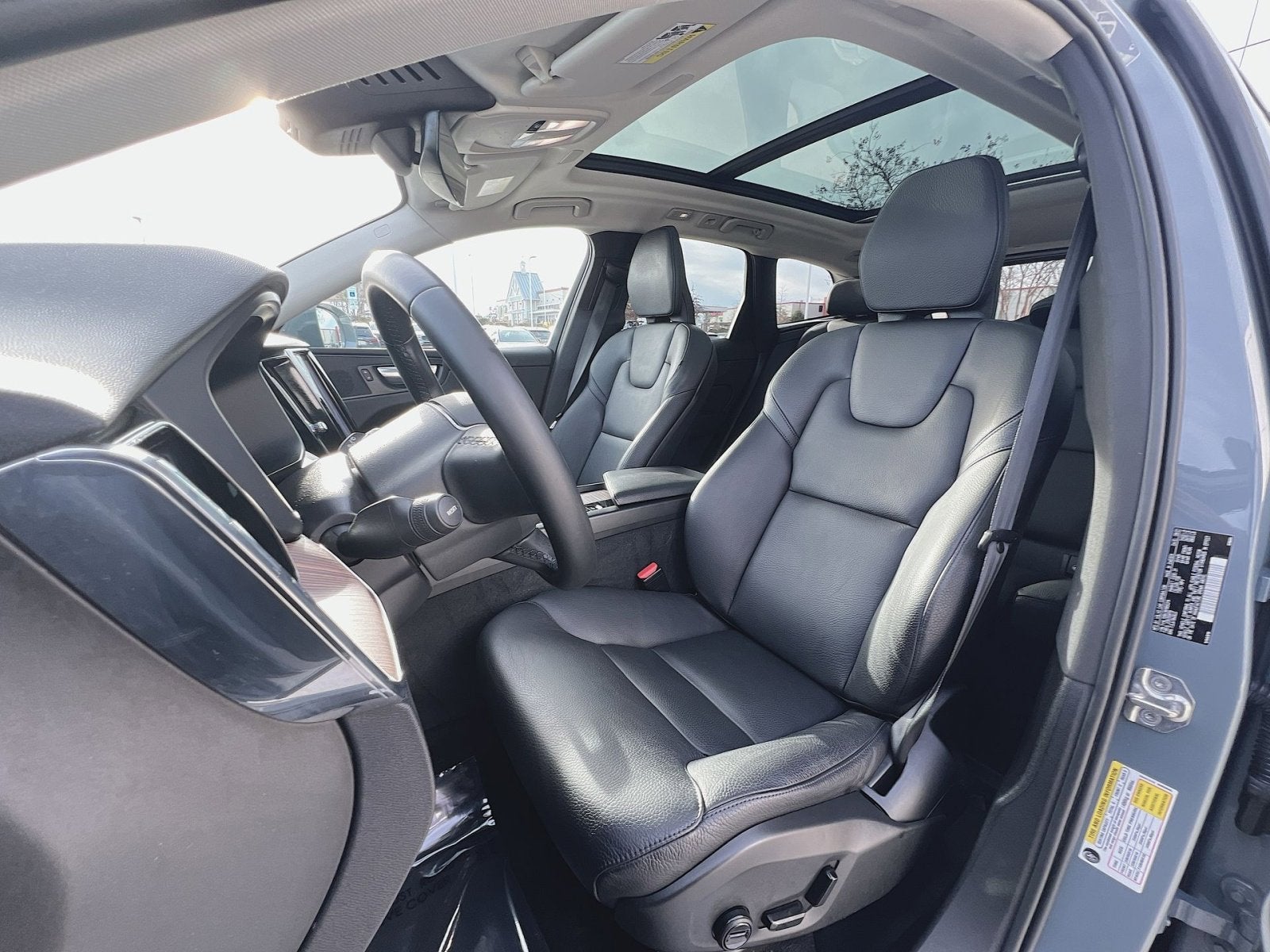 2022 Volvo XC60 B5 Momentum