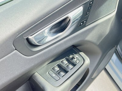 2022 Volvo XC60 B5 Momentum
